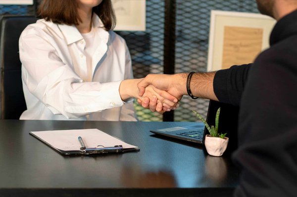 Comment établir des partenariats stratégiques dans le secteur de l'énergie pour promouvoir l'innovation ?